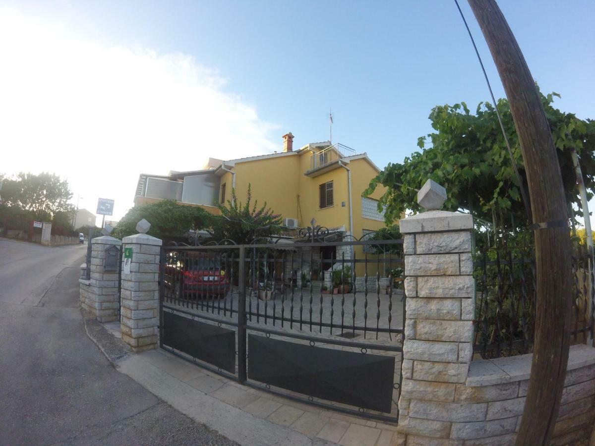 Apartments Romy Pula Exterior photo